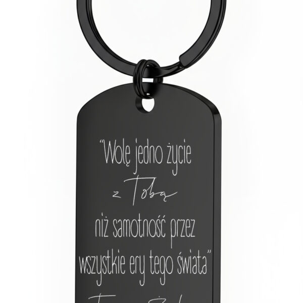 Brelok z napisem Kochanemu Mężowi – symbol miłości w stali