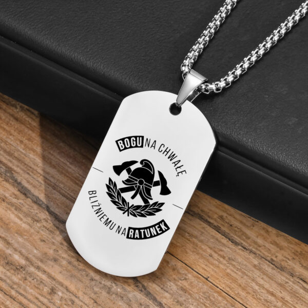 stalowy nieśmiertelnik strażacki z motywem bohatera